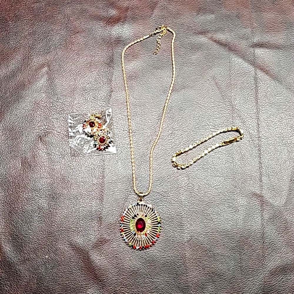 NWT - Fancy Costume Jewelry Set
